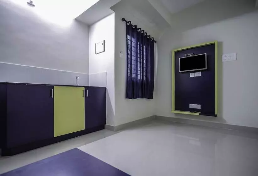 Hotelli Oyo 15825 Blue Berry Apartments