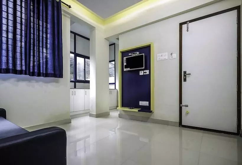 Hotelli Oyo 15825 Blue Berry Apartments