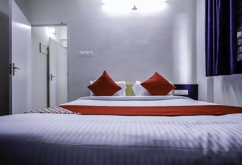 Hotelli Oyo 15825 Blue Berry Apartments