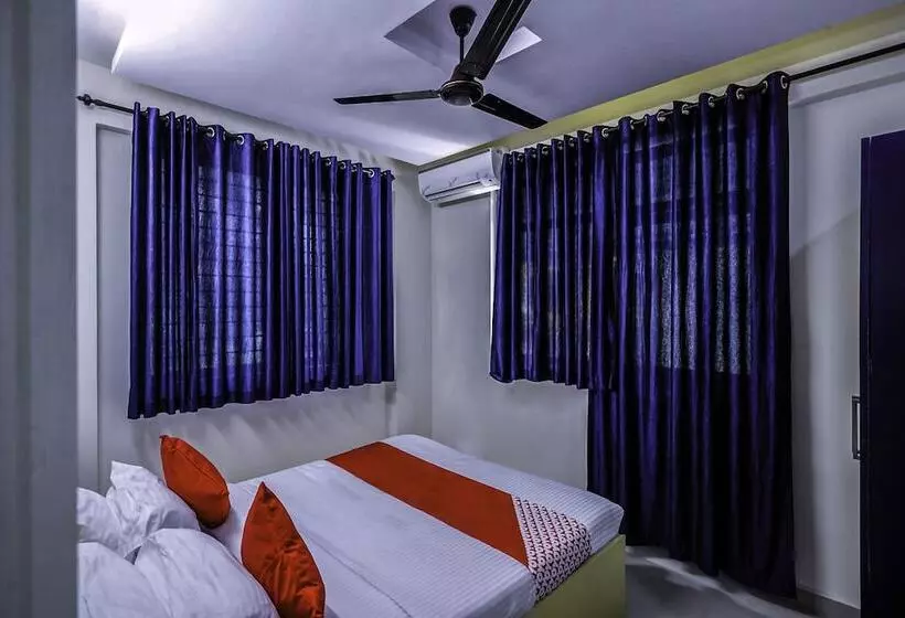 Hotelli Oyo 15825 Blue Berry Apartments