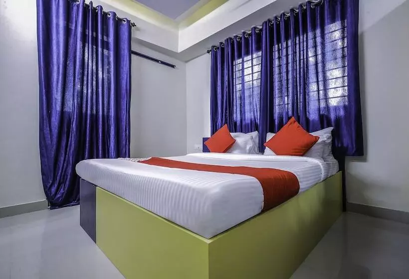 Hotelli Oyo 15825 Blue Berry Apartments