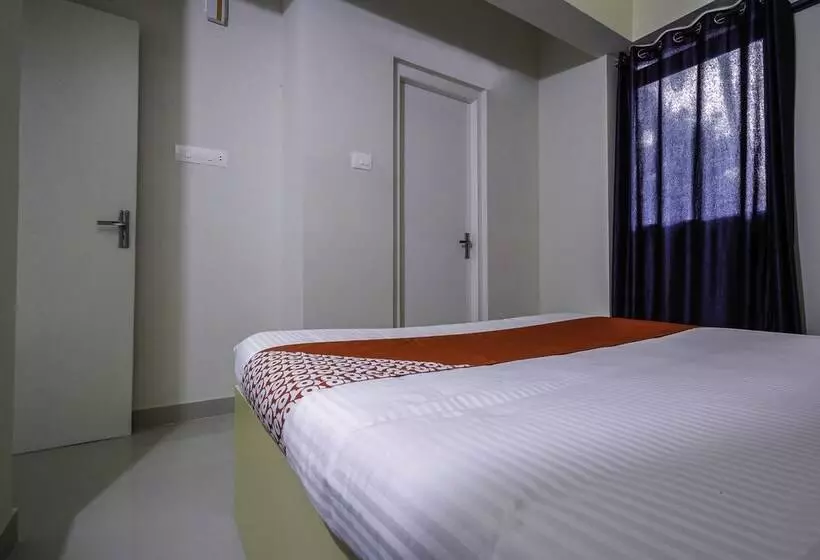 Hotelli Oyo 15825 Blue Berry Apartments