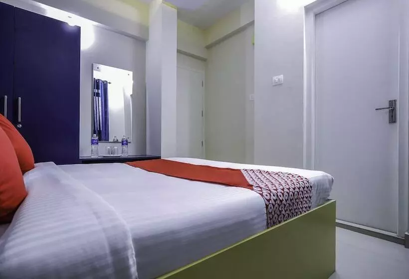 Hotelli Oyo 15825 Blue Berry Apartments