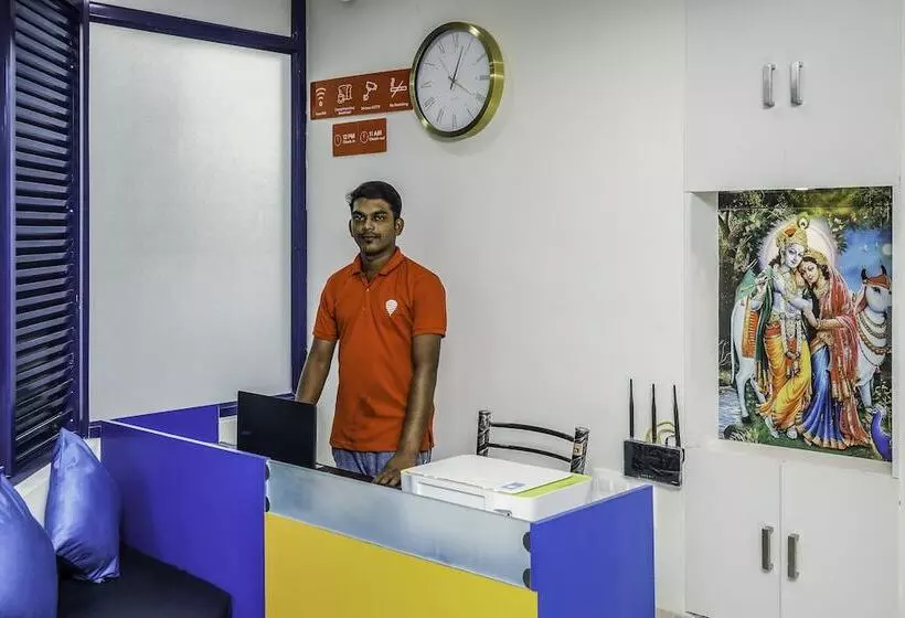 Hotelli Oyo 15825 Blue Berry Apartments