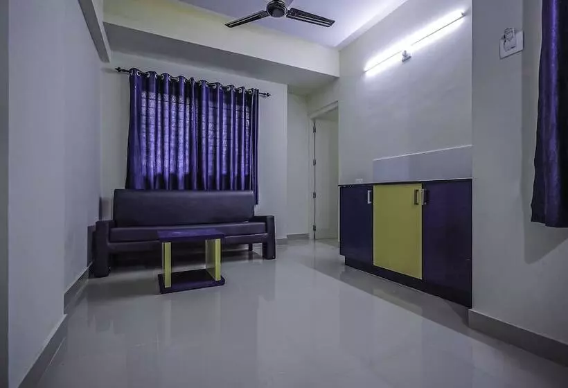 Hotelli Oyo 15825 Blue Berry Apartments