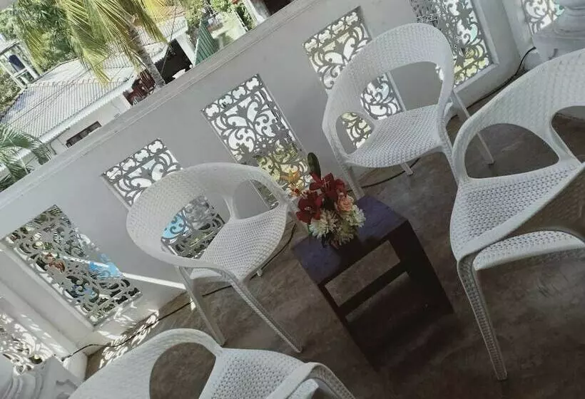 پانسیون Diyon Airport Villa