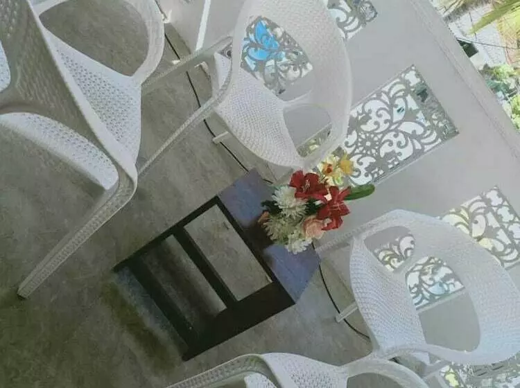 پانسیون Diyon Airport Villa