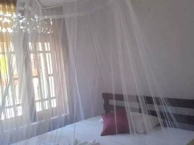 پانسیون Diyon Airport Villa