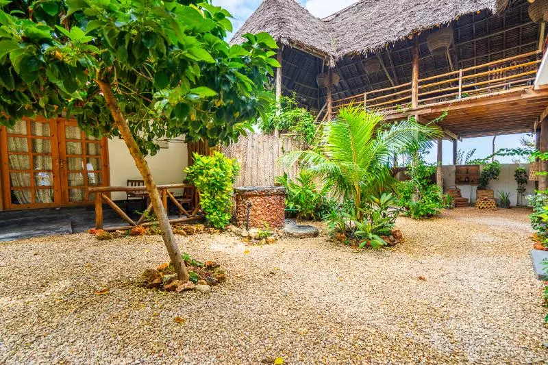 Majatalo La Fontana Restaurant & Bungalows