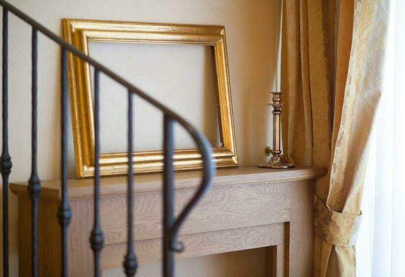 پانسیون Old Tower Ponte Vecchio Suite