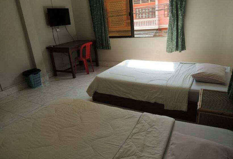 פנסיון The Grey Guesthouse