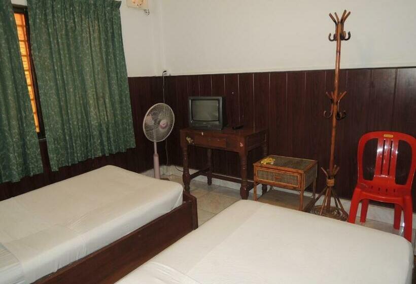 פנסיון The Grey Guesthouse