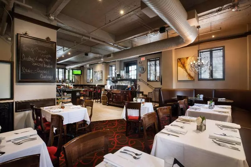 Ambassador Hotel Tulsa, Autograph Collection