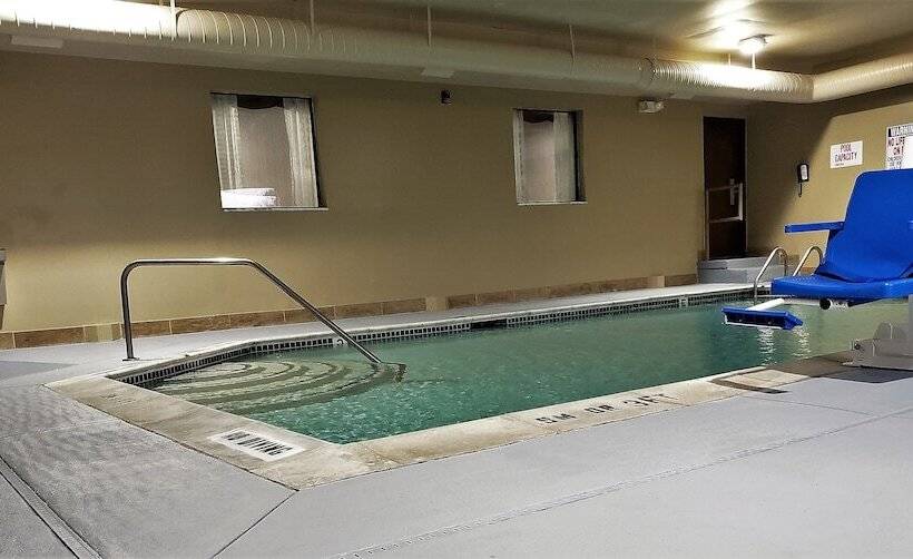 בית מלון כפרי Baymont By Wyndham Belleville Airport Area Free Airport Shuttle