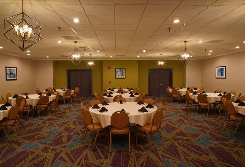 فندق Best Western Plus Morristown Conference Center