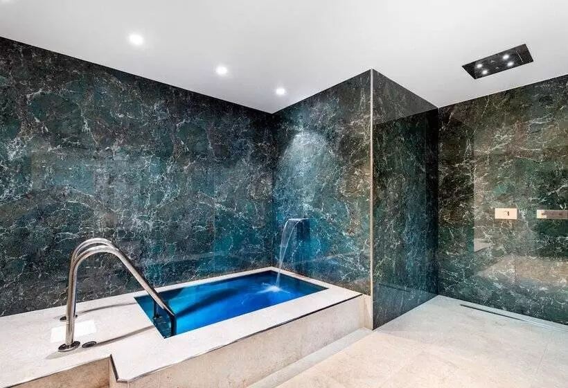 ホテル Hôtel Golf & Spa Château De La Bégude The Originals Collection