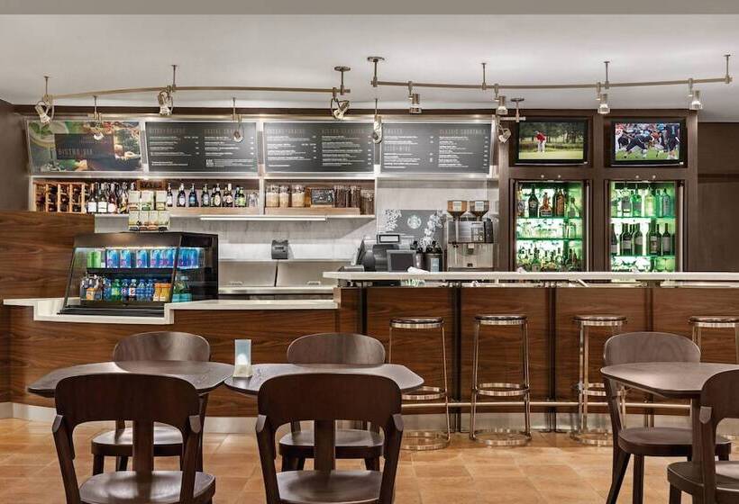 هتل Courtyard By Marriott Dayton North