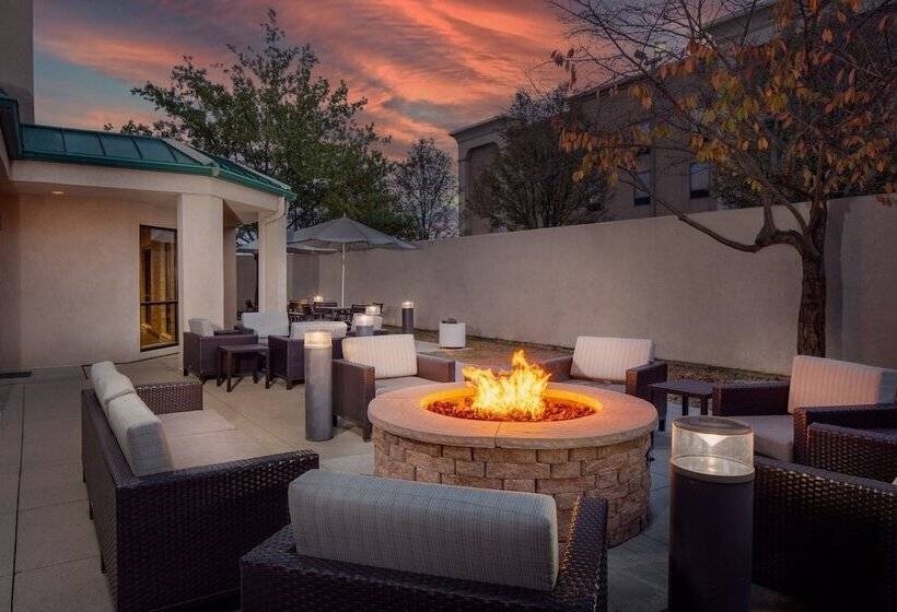 هتل Courtyard By Marriott Dayton North