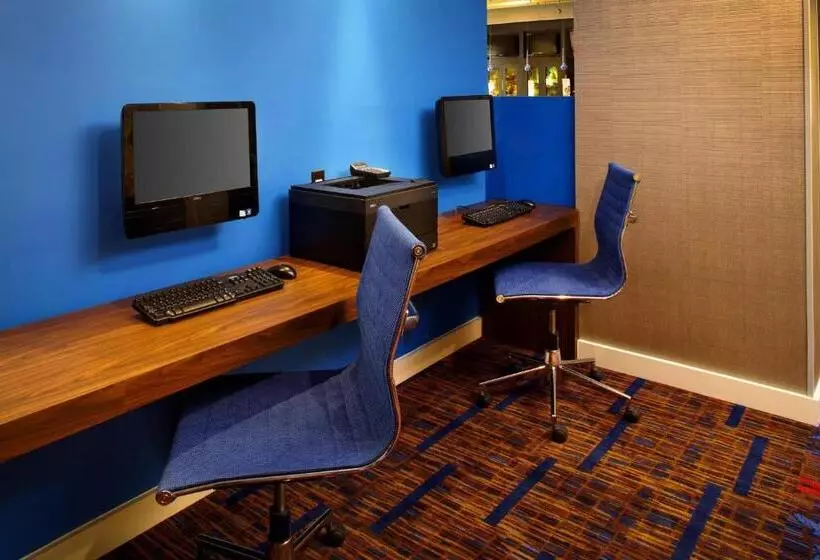 호텔 Courtyard Newark Granville