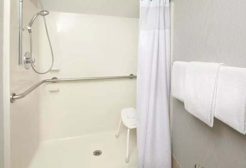 호텔 Courtyard Newark Granville