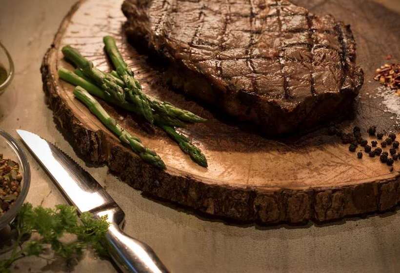 בית מלון כפרי Hilton Daytona Beach Oceanfront Resort