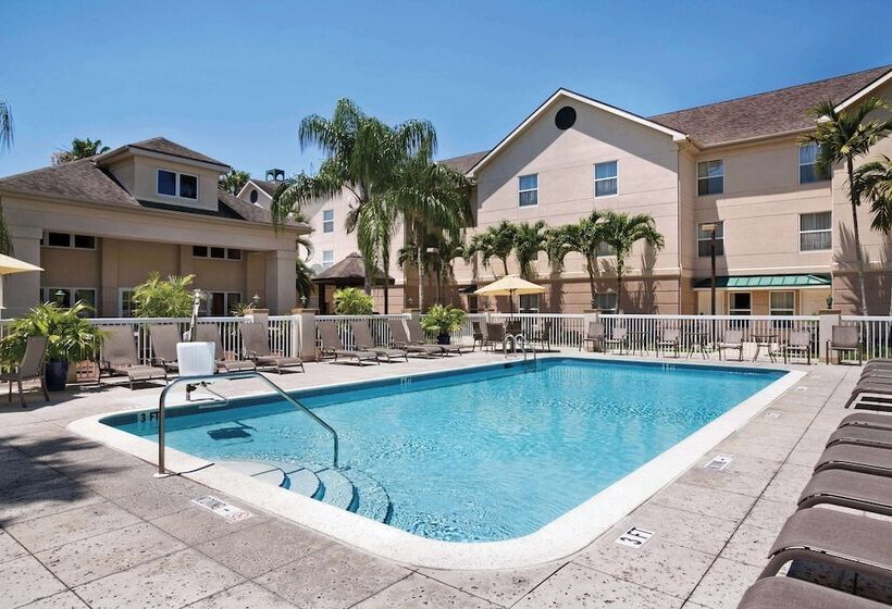 فندق Homewood Suites By Hilton Fort Myers