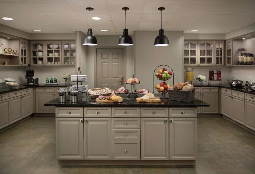 هتل Homewood Suites By Hilton Lubbock