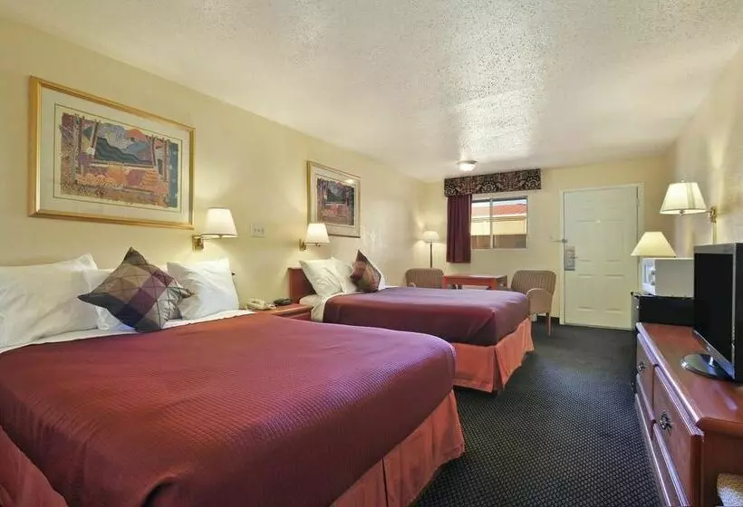 酒店 Mccoy   Art, Libations, Pool Society