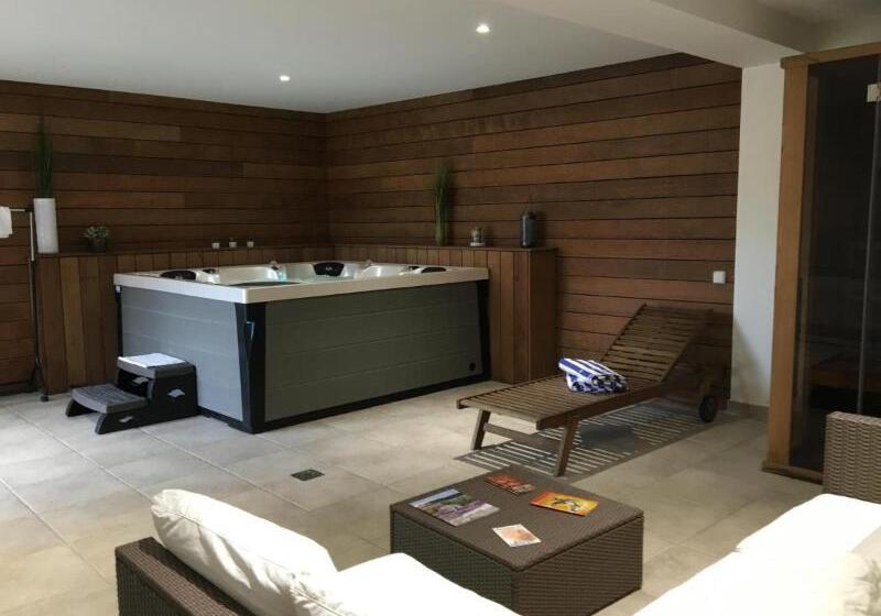 Hotel Hôtel La Bastide Des Monges