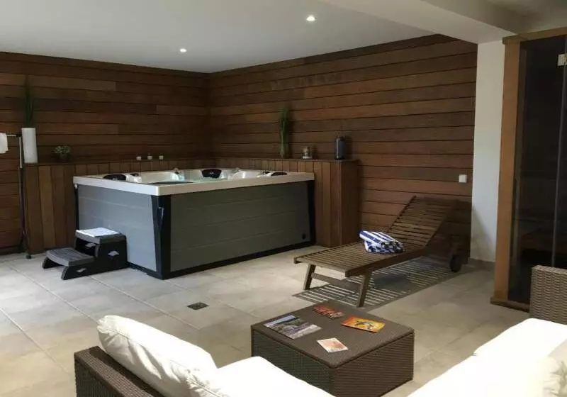 בית מלון כפרי Hôtel La Bastide Des Monges