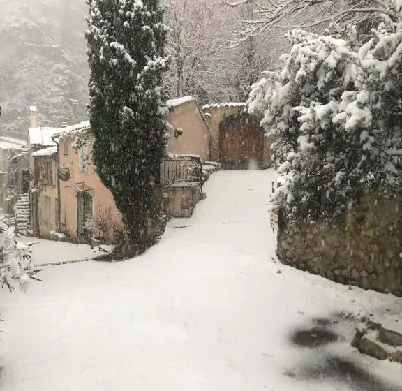 ホテル La Bouscatière