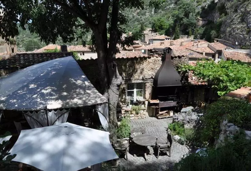 ホテル La Bouscatière