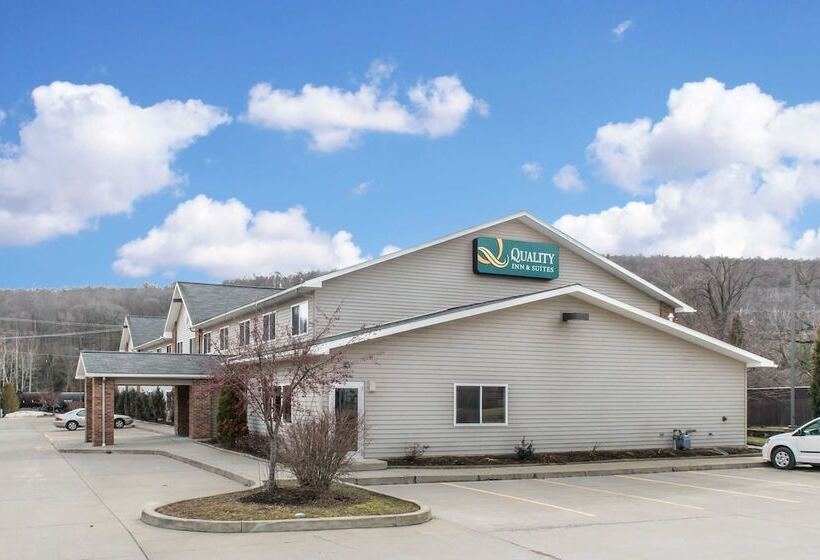 호텔 Quality Inn & Suites