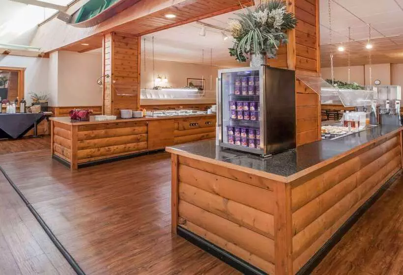 Ramada By Wyndham Grayling Hotel & Conference Center