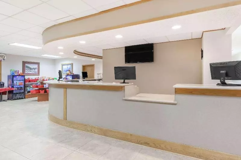 Ramada By Wyndham Grayling Hotel & Conference Center