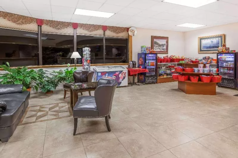 Ramada By Wyndham Grayling Hotel & Conference Center