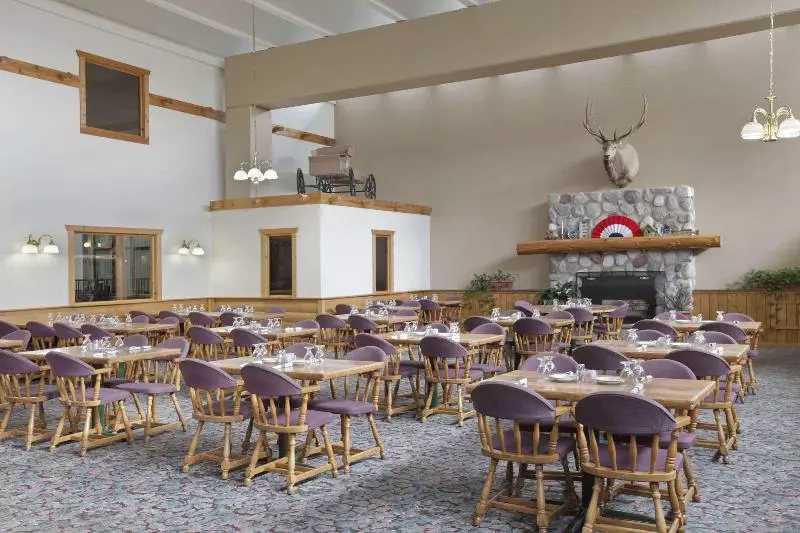 Ramada By Wyndham Grayling Hotel & Conference Center