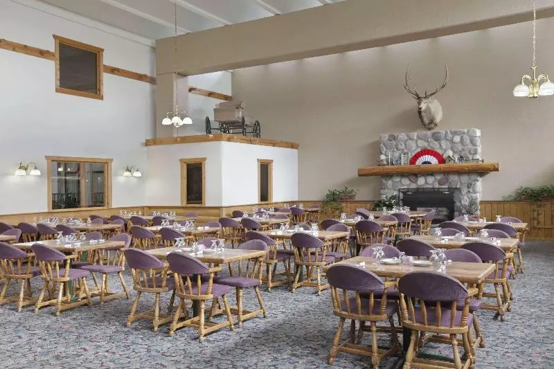 Ramada By Wyndham Grayling Hotel & Conference Center