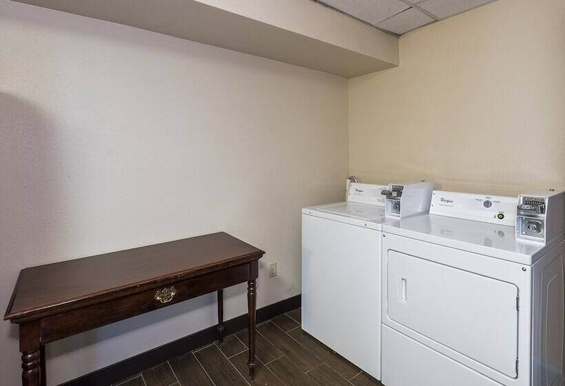 호텔 Red Roof Inn & Suites Hermitage