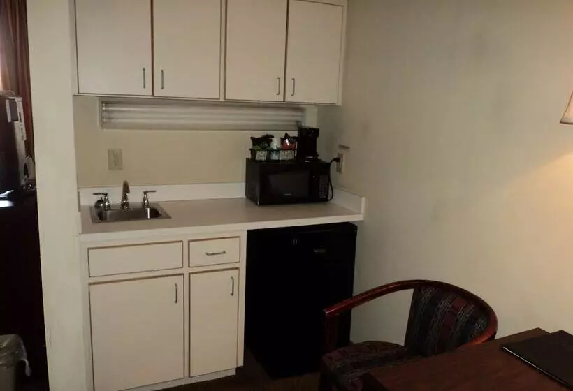 Отель Travelodge By Wyndham Carlsbad Nm