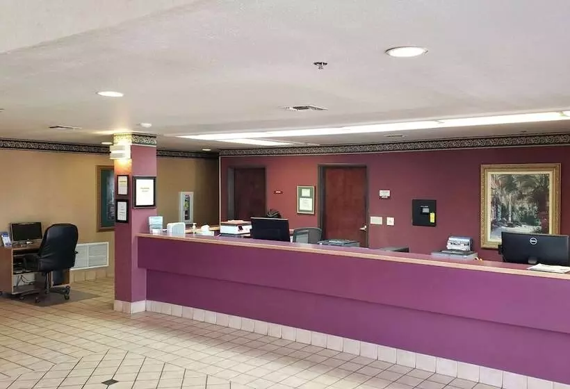 Отель Travelodge By Wyndham Carlsbad Nm