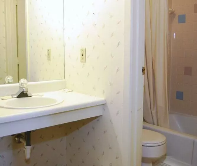 فندق Country Club Inn & Suites