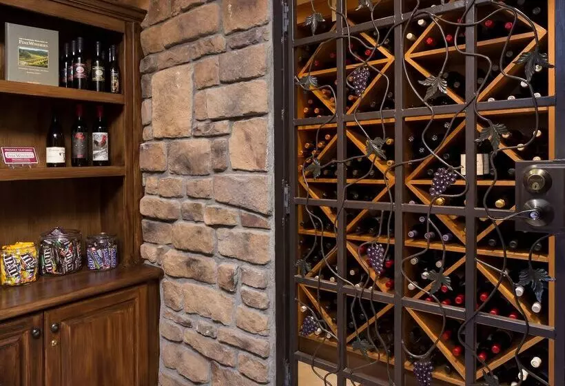 هتل Hampton Inn & Suites Paso Robles