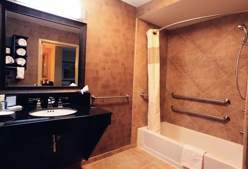 هتل Hampton Inn & Suites Paso Robles