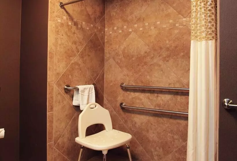 هتل Hampton Inn & Suites Paso Robles