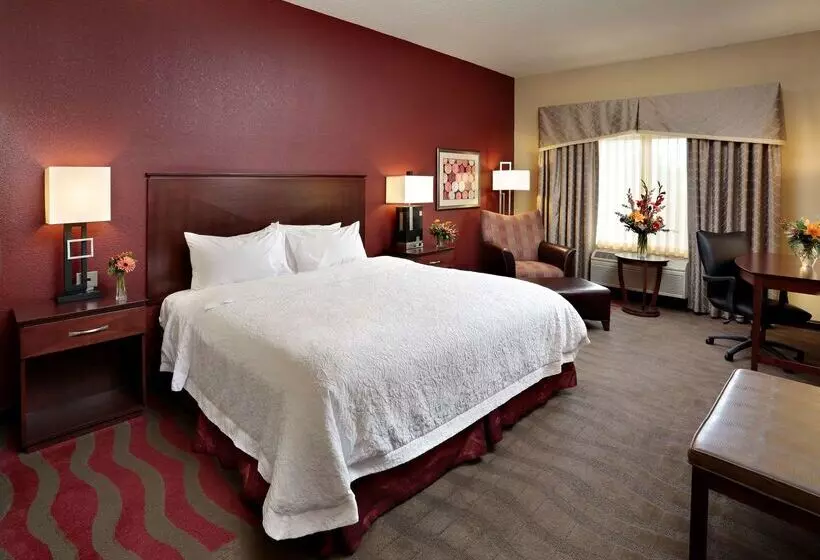 هتل Hampton Inn & Suites Paso Robles