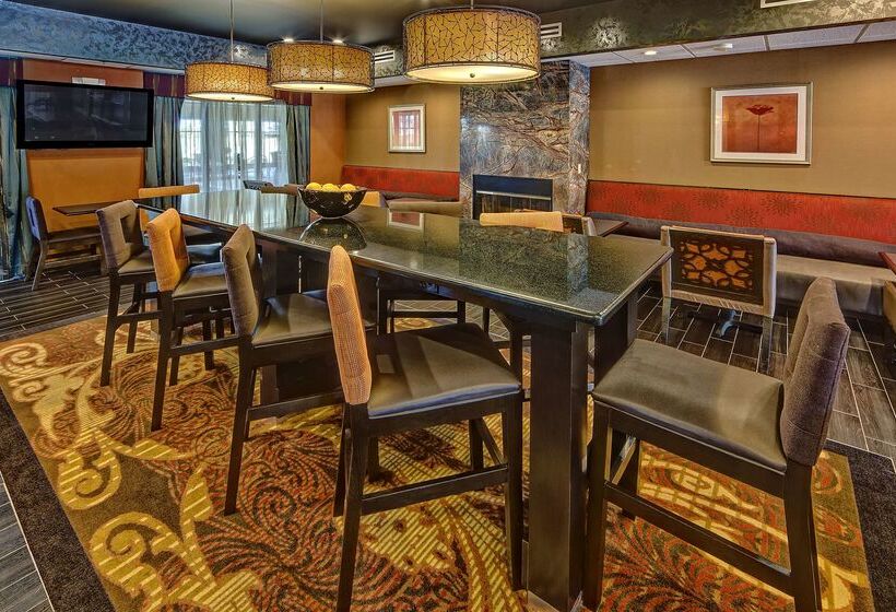 هتل Hampton Inn Indianapolissw/plainfield