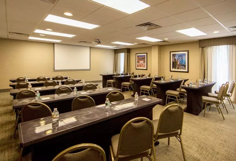 هتل Hampton Inn Philadelphiainternational Airport