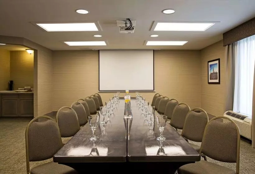 هتل Hampton Inn Philadelphiainternational Airport