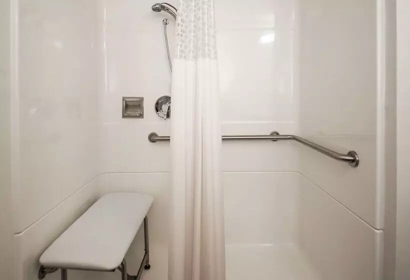 هتل Hampton Inn Philadelphiainternational Airport